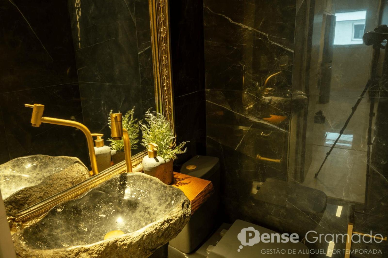 Apartamento 2 Suites - 650M Da Rua Coberta Gramado Exterior photo